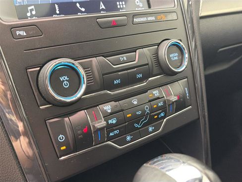 Used 2019 Ford Explorer XLT w/ Equipment Group 202A AWD/4WD image 14