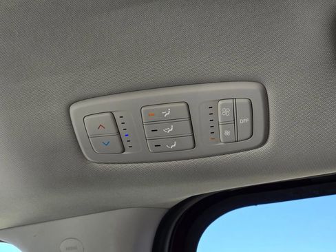 Used 2024 Kia Carnival LX image 20