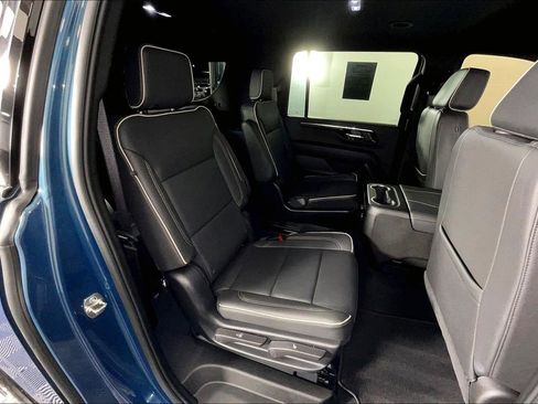 Used 2025 Chevrolet Suburban Premier image 37