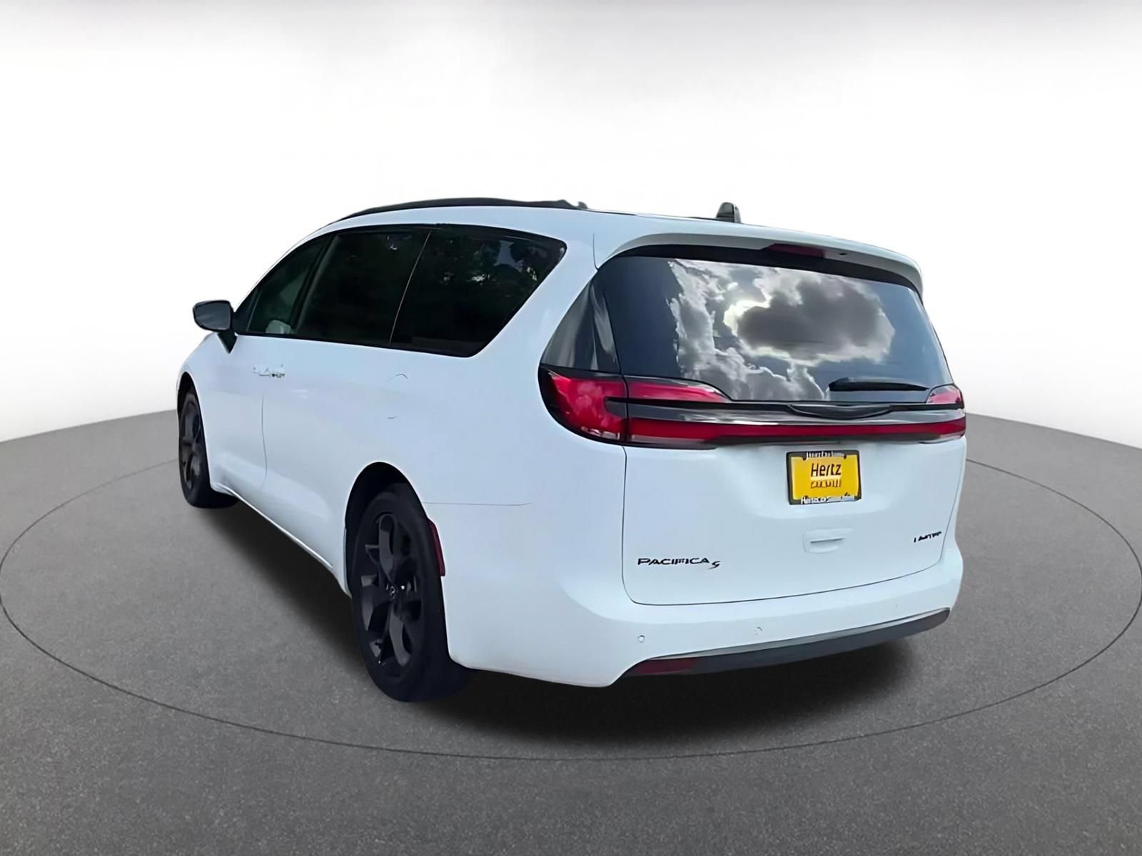 Used 2025 Chrysler Pacifica Limited FWD image 10