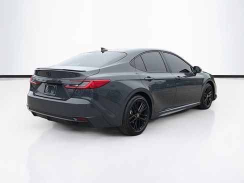 Used 2025 Toyota Camry SE image 3