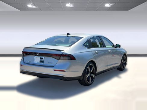 Used 2025 Honda Accord Sport image 9