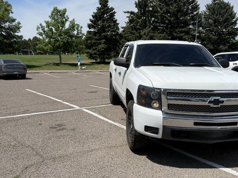 Used 2010 Chevrolet Silverado 1500 LT w/ Power Pack Plus AWD/4WD image 4