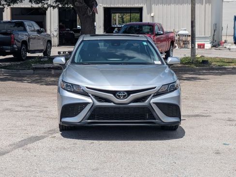 Used 2022 Toyota Camry SE w/ Audio Upgrade Package FWD image 2