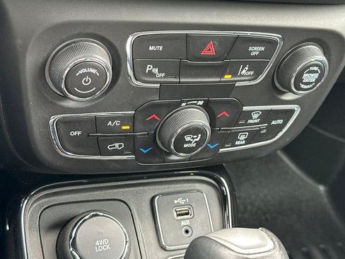 Used 2019 Jeep Compass Latitude AWD/4WD image 23