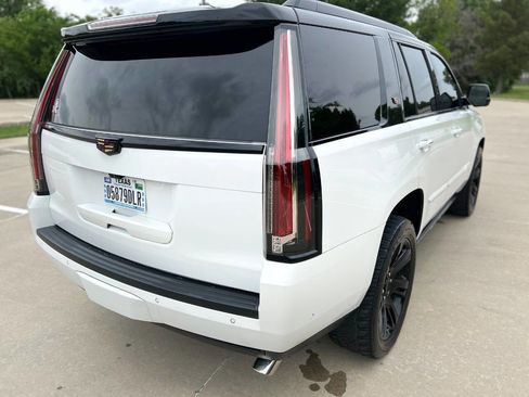 Used 2020 Cadillac Escalade Premium Luxury RWD image 6