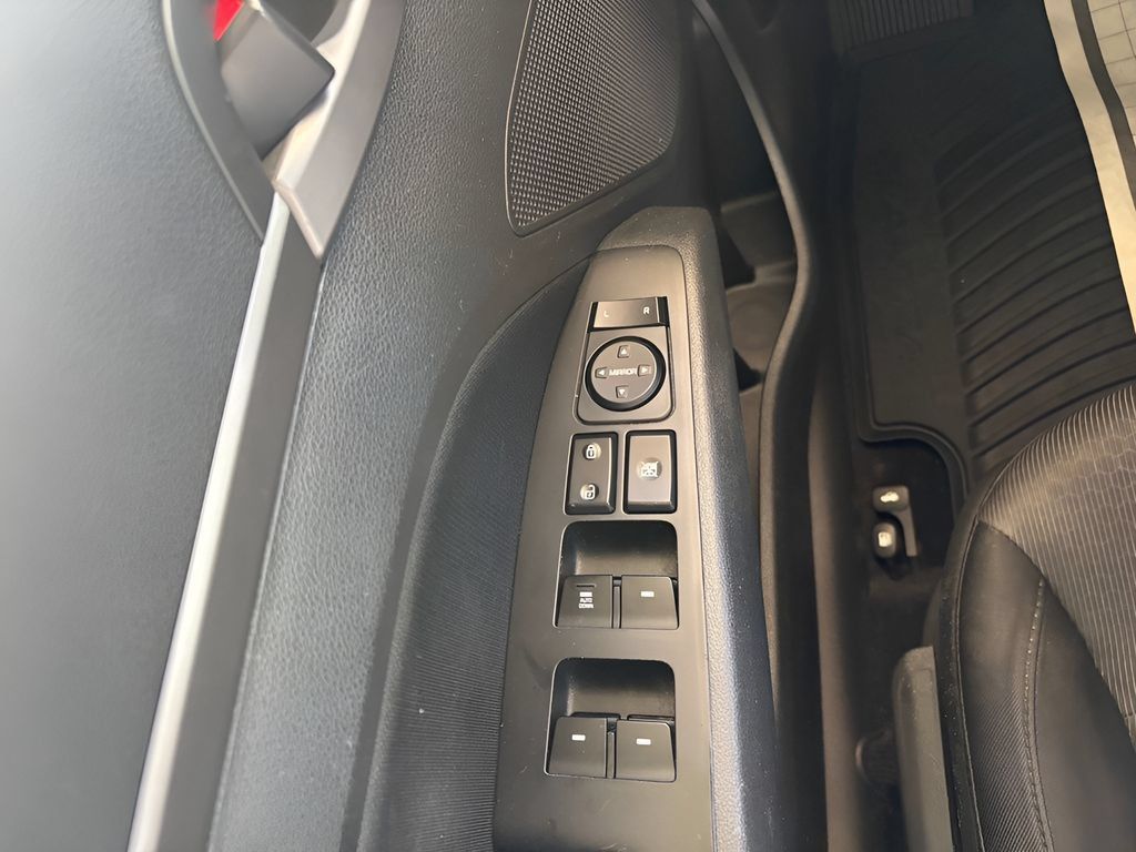 Used 2018 Hyundai Elantra SEL FWD image 18