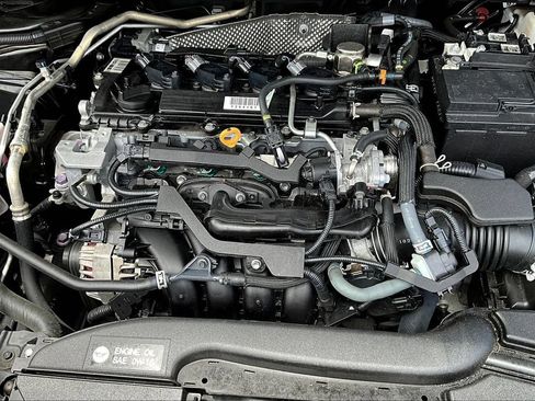 Used 2022 Toyota Corolla Cross XLE FWD image 29