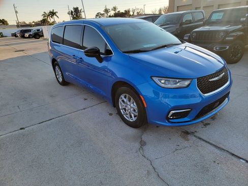 New 2026 Chrysler Pacifica Select FWD image 7