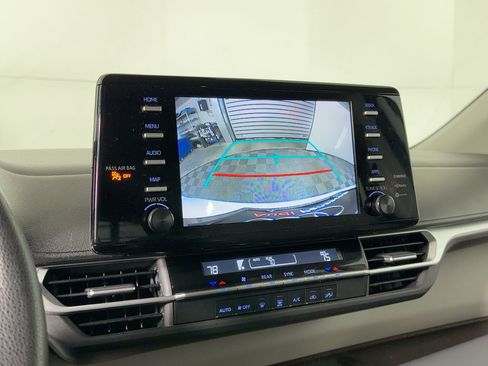 Used 2024 Toyota Sienna LE image 22