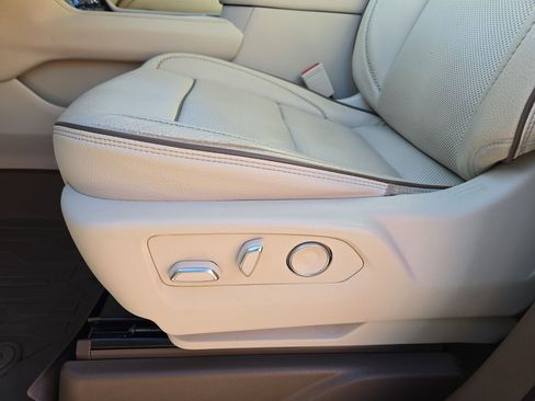 Used 2021 GMC Yukon Denali w/ Denali Premium Package image 17