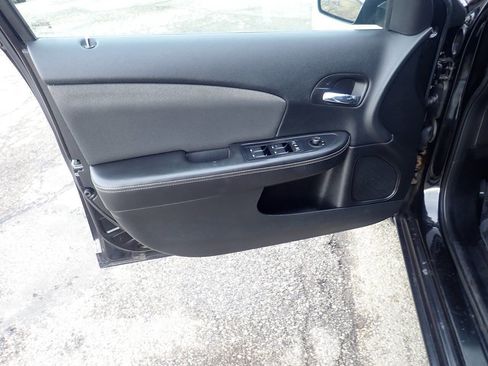 Used 2013 Dodge Avenger SE image 8