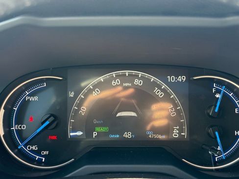 Used 2025 Toyota RAV4 SE w/ Convenience Package image 10