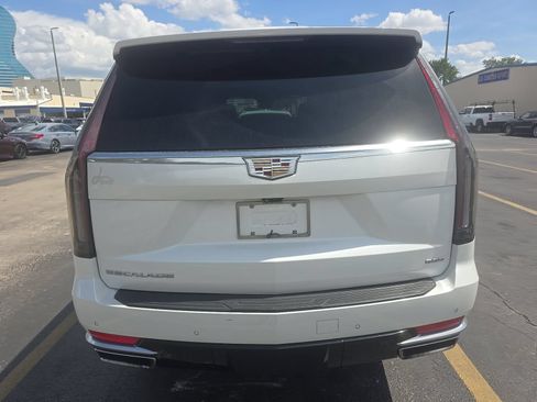 Used 2023 Cadillac Escalade ESV Premium Luxury AWD/4WD image 6