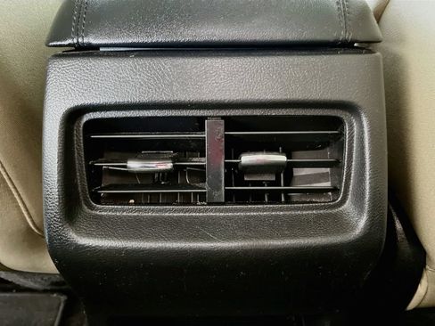 Used 2020 Ford Edge SE FWD image 26
