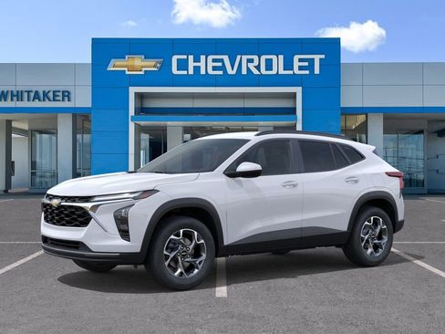 New 2026 Chevrolet Trax LT w/ Driver Confidence Package FWD image 2