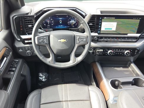 Used 2026 Chevrolet Silverado 2500 High Country w/ High Country Premium Package AWD/4WD image 12