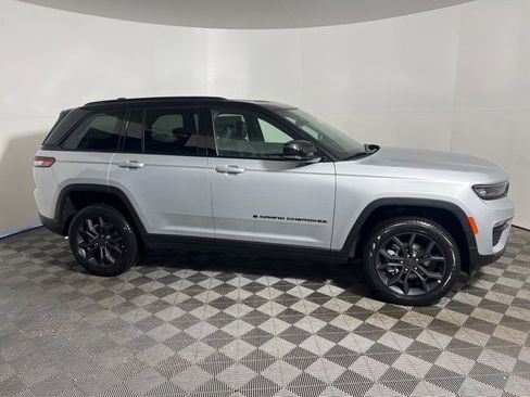 New 2025 Jeep Grand Cherokee Limited image 10