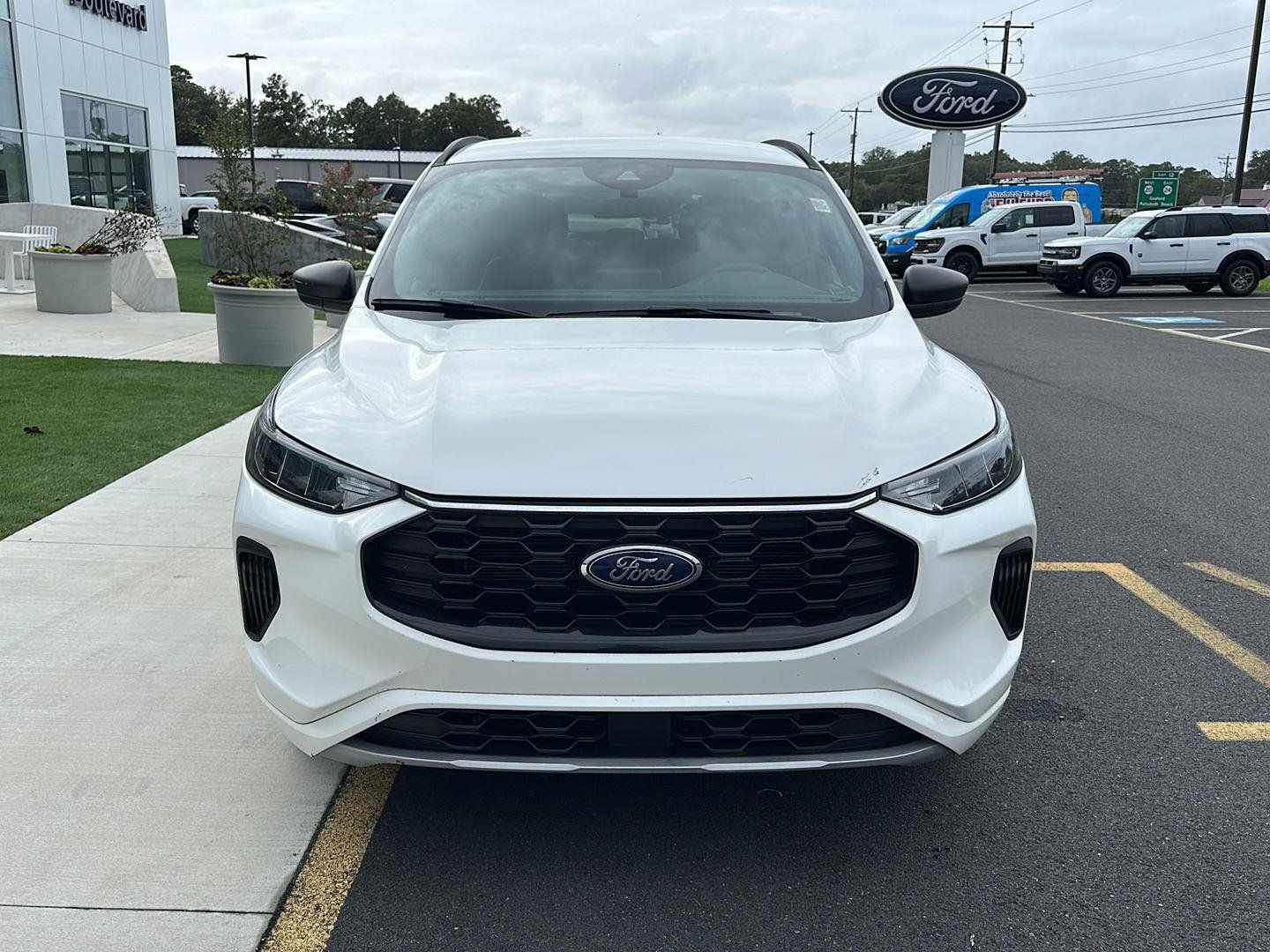 Used 2023 Ford Escape ST-Line w/ Equipment Group 301A FWD image 2