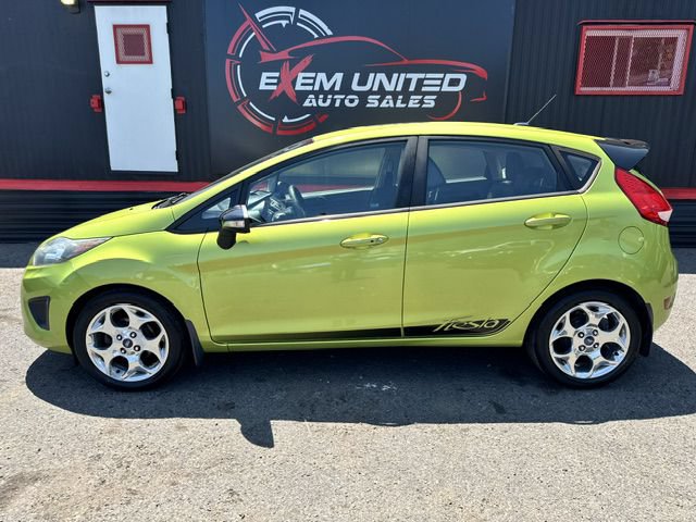 Used 2013 Ford Fiesta Titanium w/ Black Sport Appearance Pkg FWD image 3