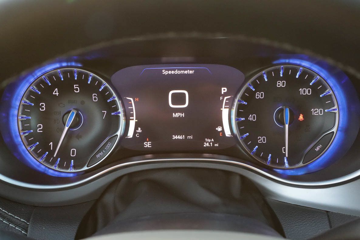 Used 2025 Chrysler Pacifica Limited FWD image 32
