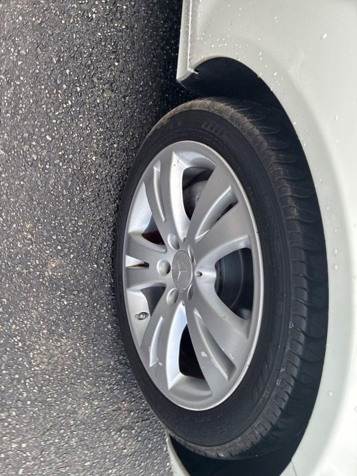 Used 2009 Mercedes-Benz C 300 Sedan image 12