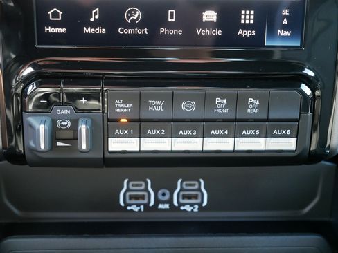 Used 2025 RAM 2500 Laramie AWD/4WD image 31