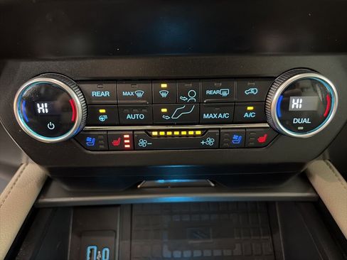 Used 2021 Ford Expedition Max XLT AWD/4WD image 8