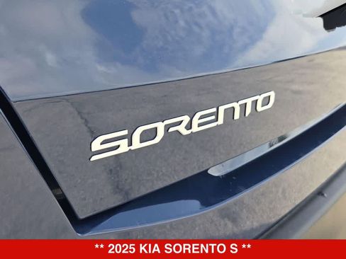 Used 2025 Kia Sorento S FWD image 11