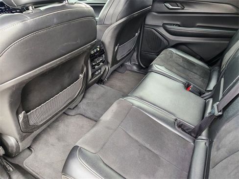 Used 2024 Jeep Grand Cherokee L Laredo image 27