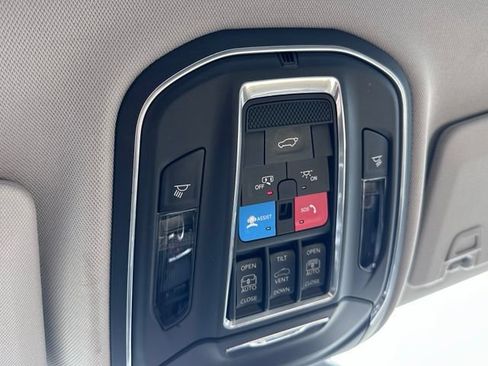 Used 2023 Jeep Grand Cherokee 4WD 4xe image 38