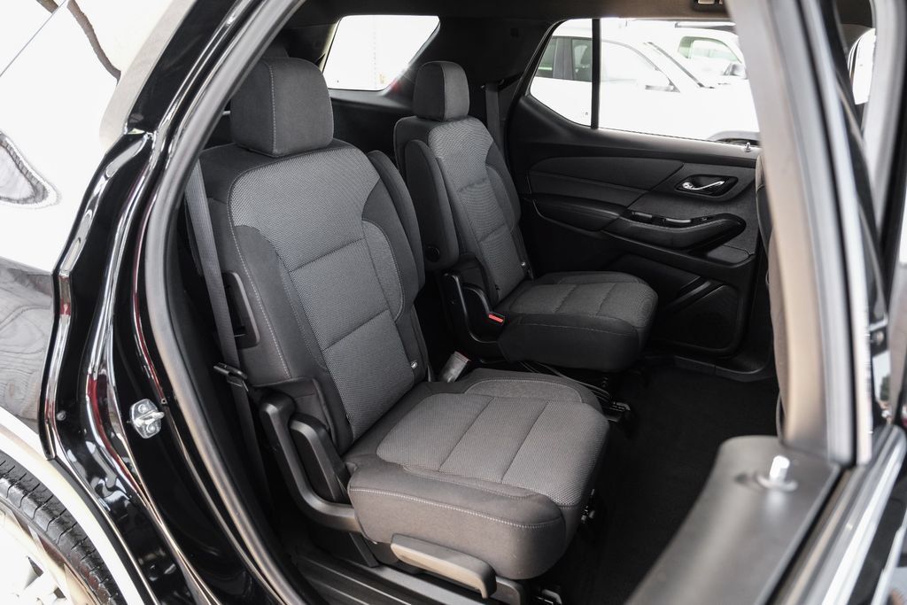 Used 2022 Chevrolet Traverse LT FWD image 36