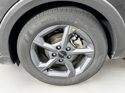 Used 2025 Kia K4 FWD image 11