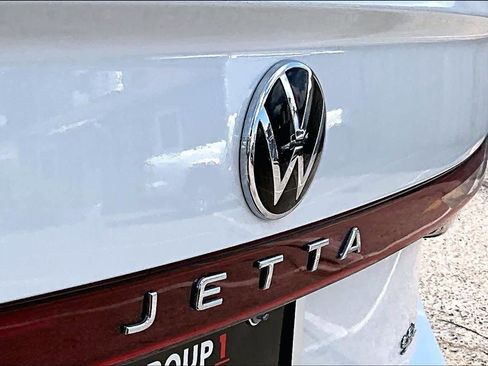 Used 2025 Volkswagen Jetta SEL FWD image 13