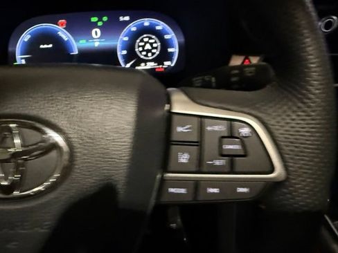 Used 2025 Toyota Sienna XSE w/ XSE Plus Package AWD/4WD image 16