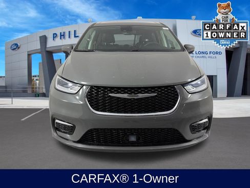 Used 2023 Chrysler Pacifica Touring-L FWD image 2