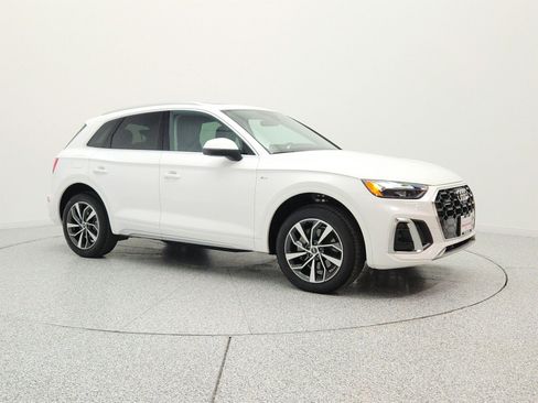 Used 2023 Audi Q5 2.0T Premium Plus w/ Premium Plus Package AWD/4WD image 3