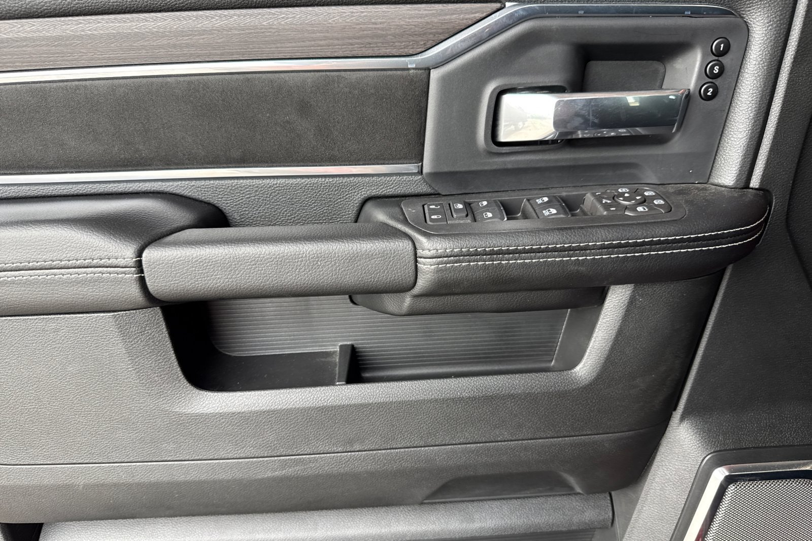 New 2026 RAM 3500 Laramie AWD/4WD image 14