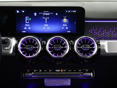 New 2026 Mercedes-Benz GLB 250 4MATIC image 10