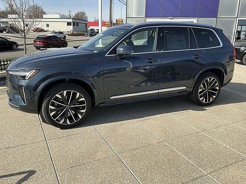 New 2026 Volvo XC90 T8 Plus w/ Protection Package Premier AWD/4WD image 11