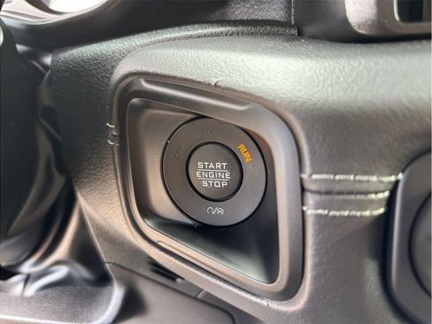 Used 2025 Jeep Wrangler Unlimited Sahara image 23