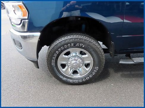Used 2024 RAM 2500 Tradesman w/ Chrome Appearance Group AWD/4WD image 4
