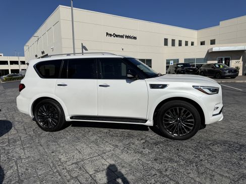 Certified 2024 INFINITI QX80 Premium Select image 8