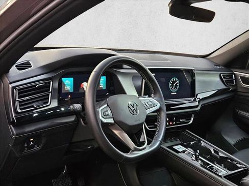 Used 2025 Volkswagen Atlas Cross Sport SE image 9