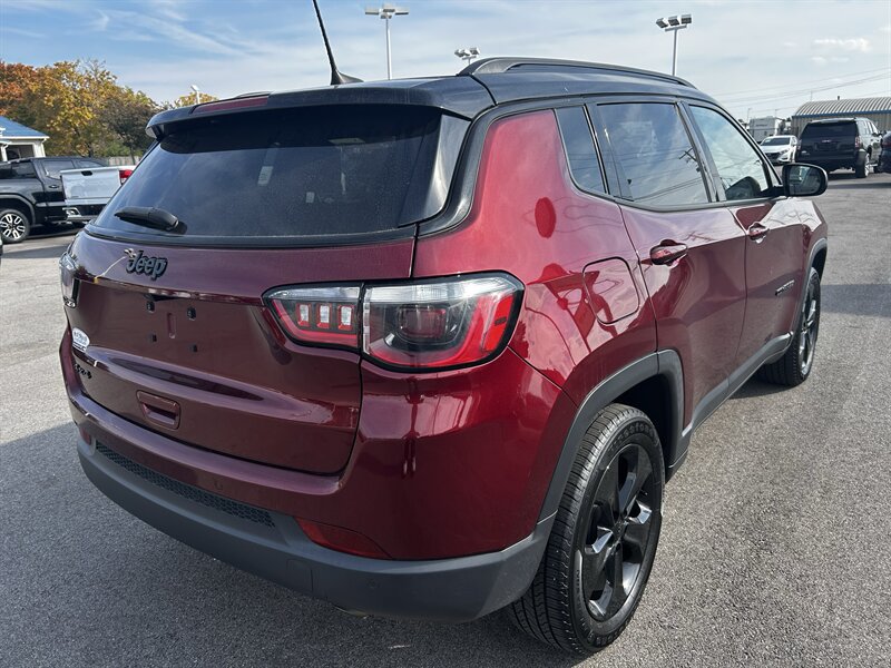 Used 2021 Jeep Compass Altitude w/ Sun & Sound Group AWD/4WD image 3