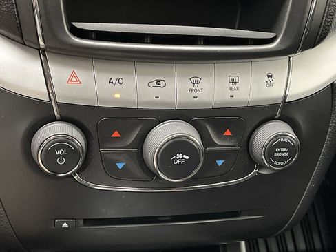 Used 2019 Dodge Journey SE image 19