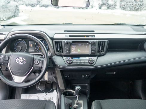 Used 2018 Toyota RAV4 XLE image 32