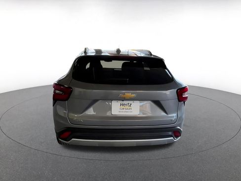 Used 2025 Chevrolet Trax LT image 17