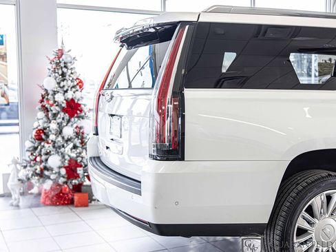 Used 2019 Cadillac Escalade ESV Platinum image 13