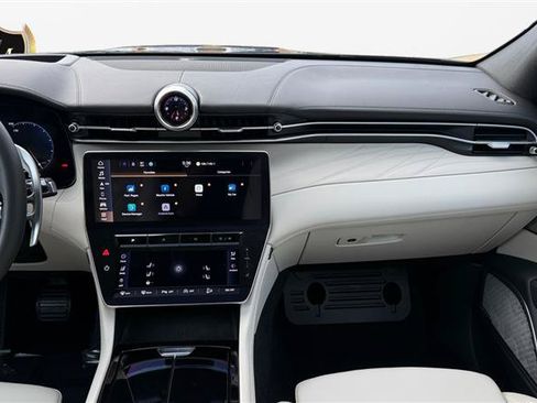 Used 2023 Maserati Grecale Modena AWD/4WD image 15